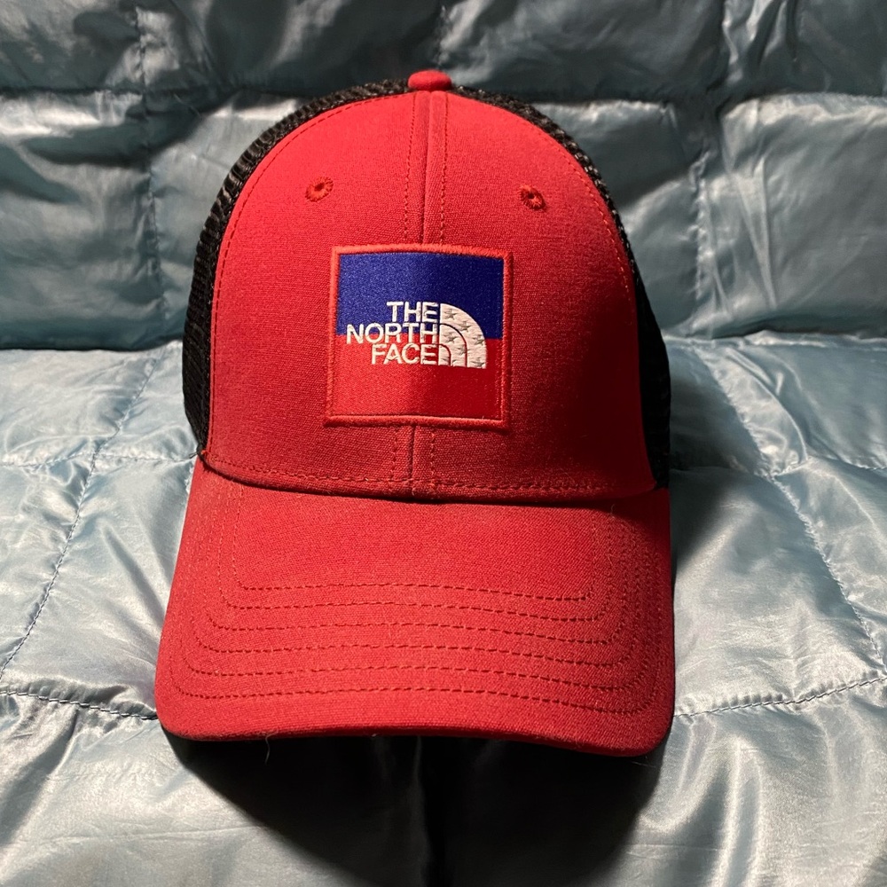 EUC Men’s The North Face SnapBack Hat. Retail $30